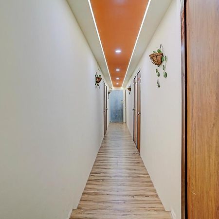 Hotel Orange Surat Esterno foto