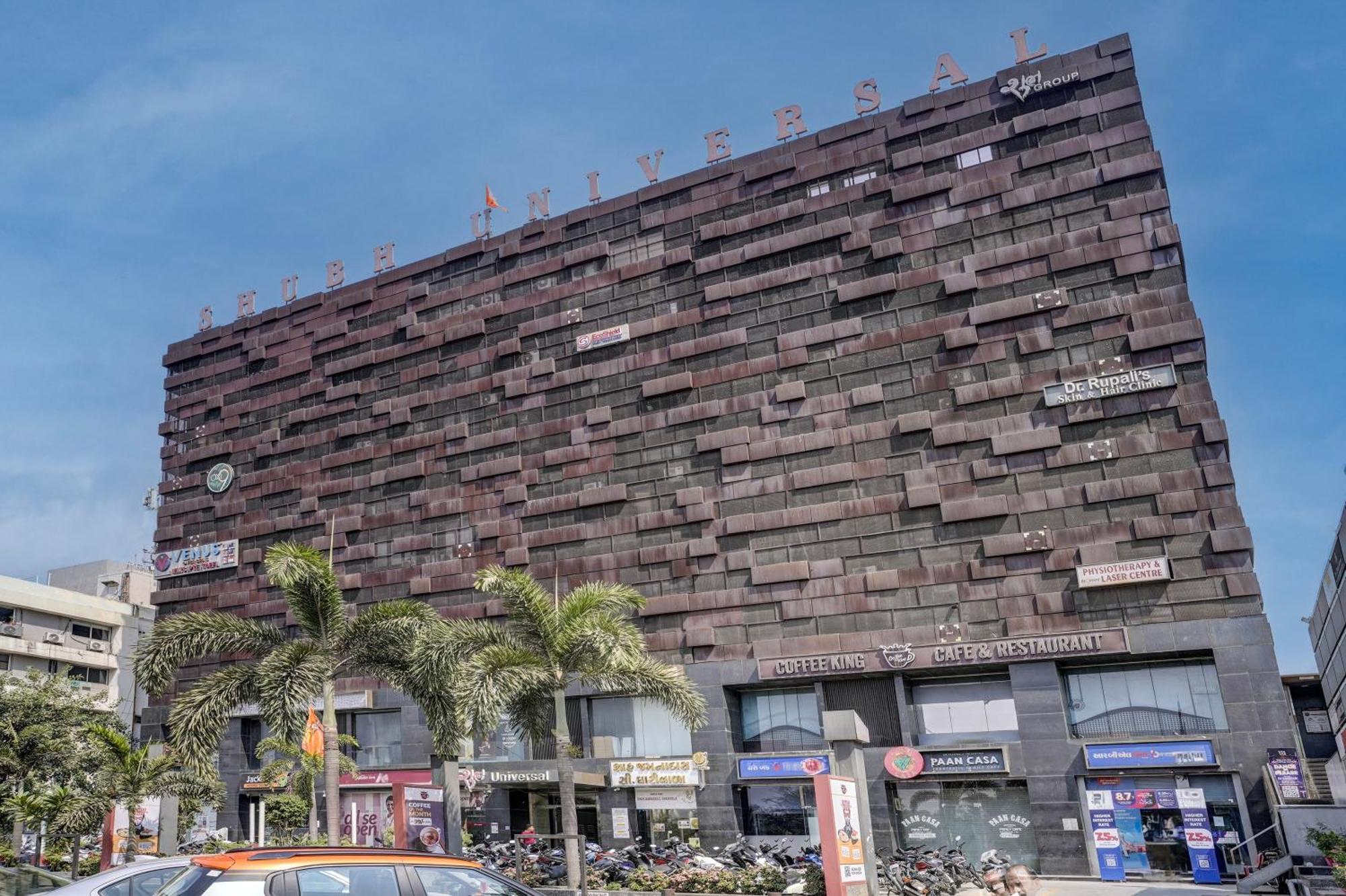 Hotel Orange Surat Esterno foto