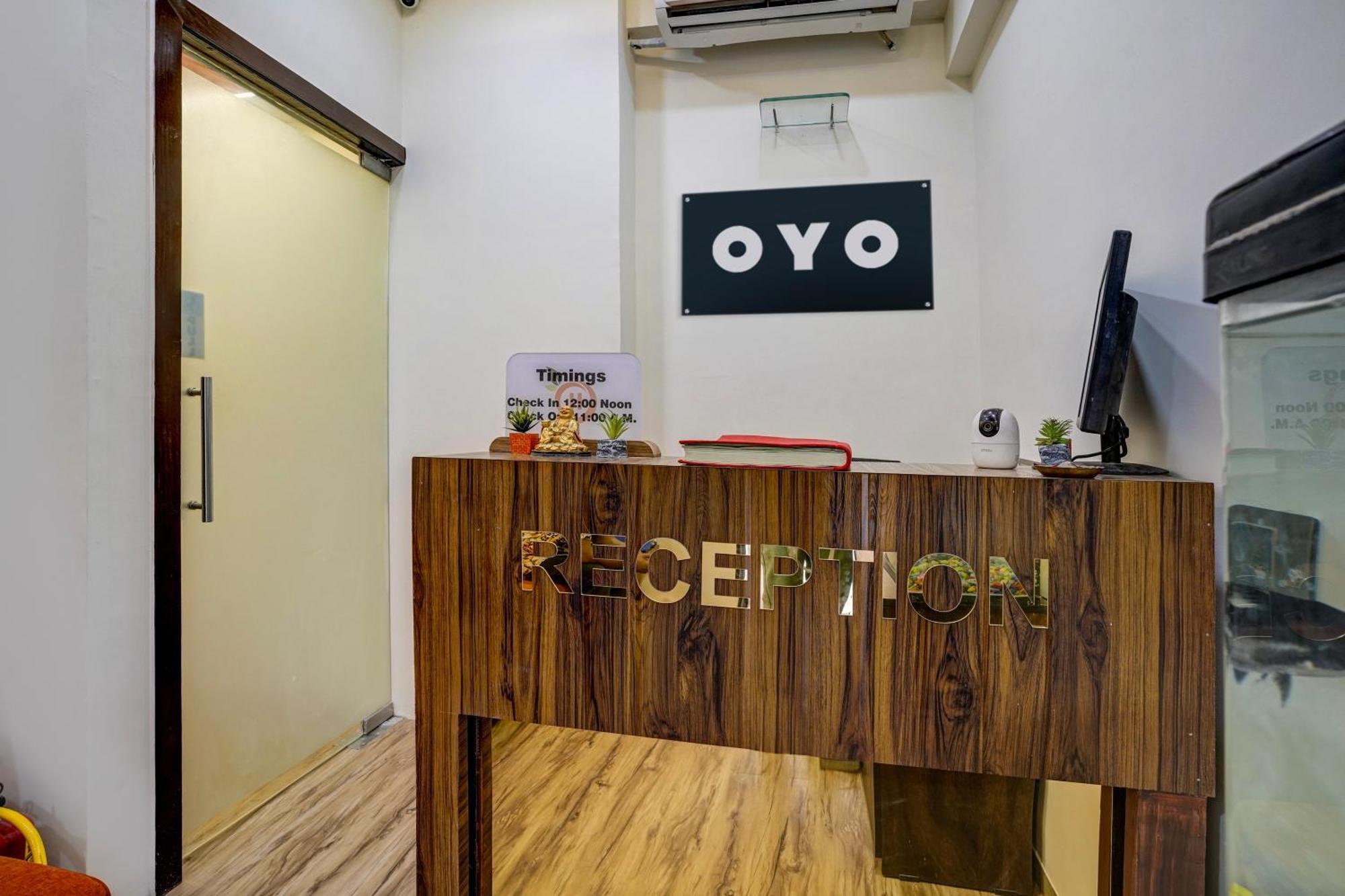 Hotel Orange Surat Esterno foto