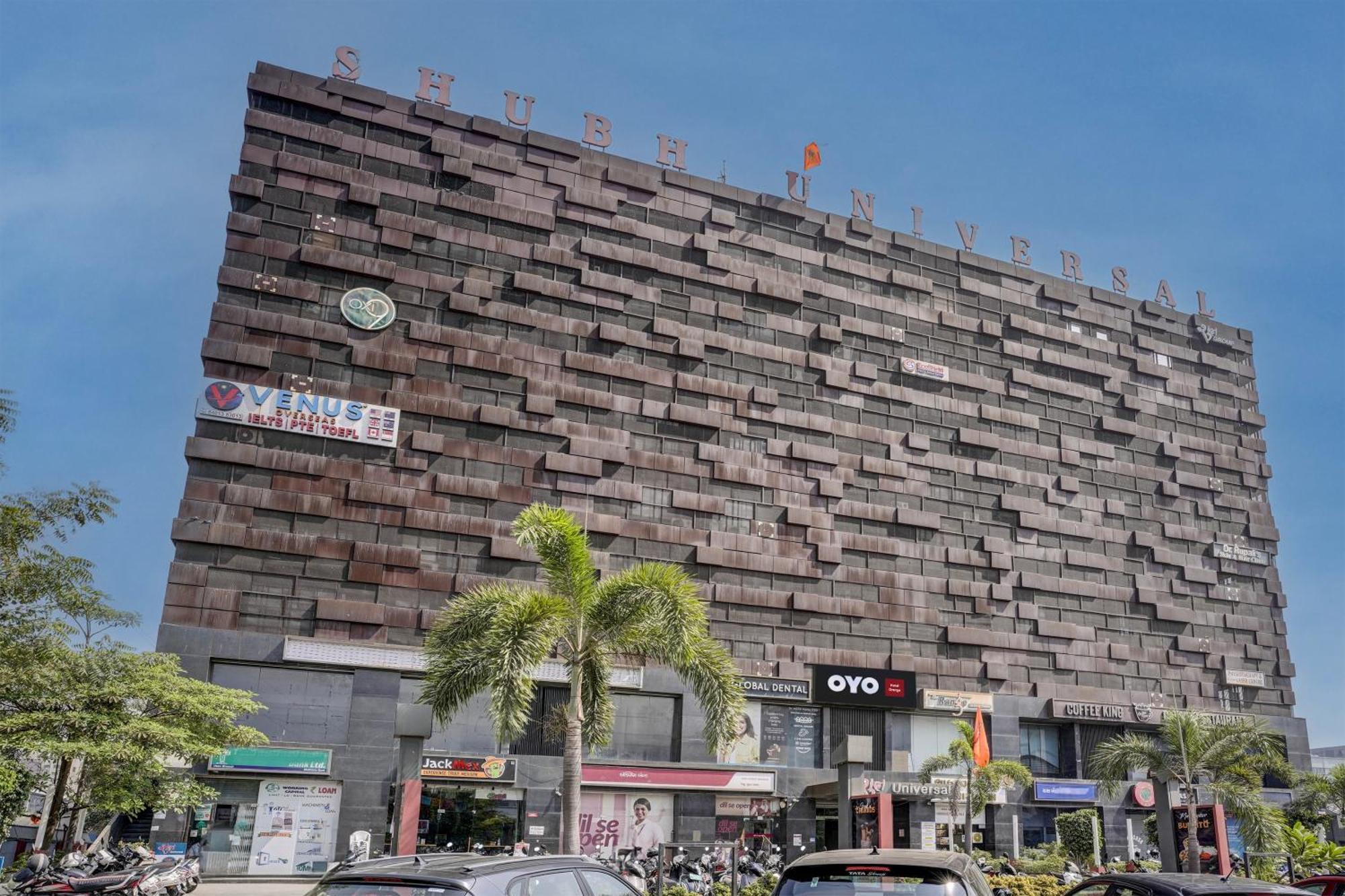 Hotel Orange Surat Esterno foto